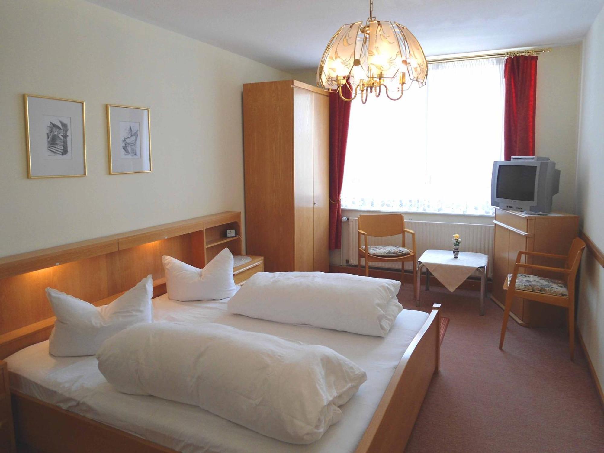 Hotel Krone Goessweinstein Exterior photo