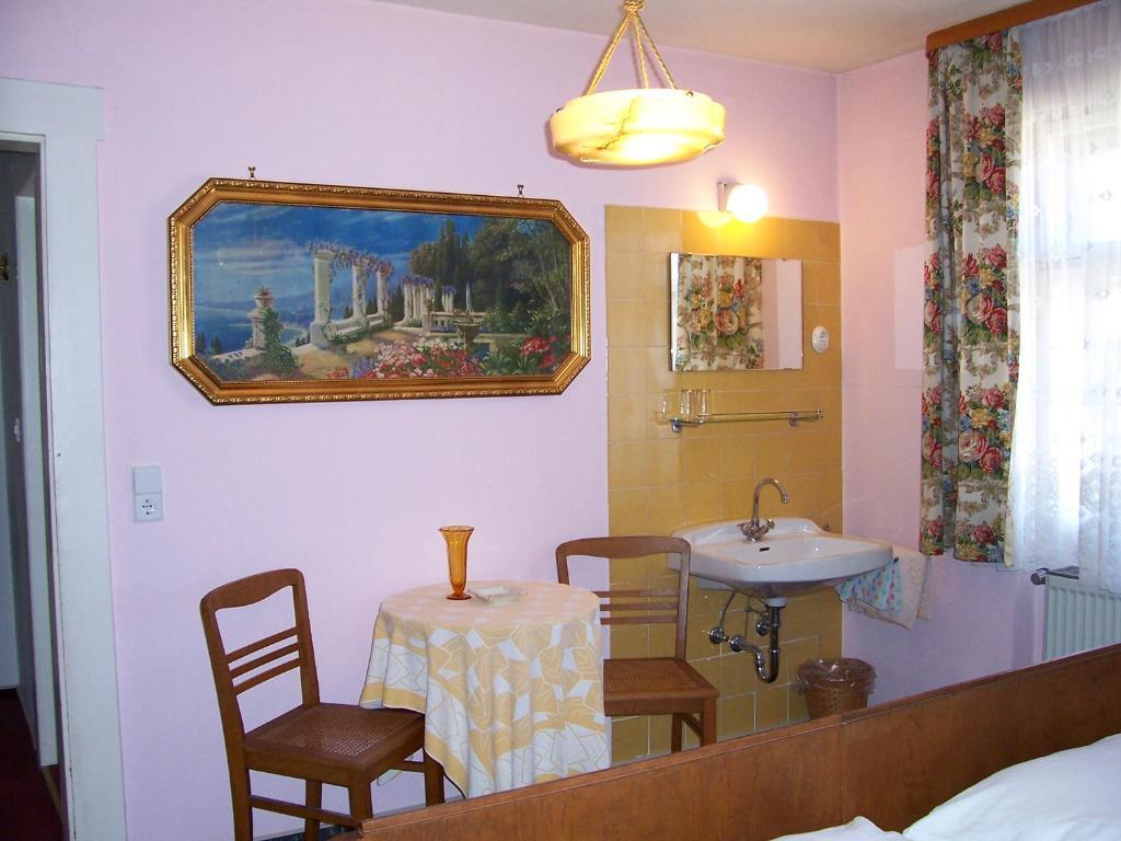 Hotel Krone Goessweinstein Room photo