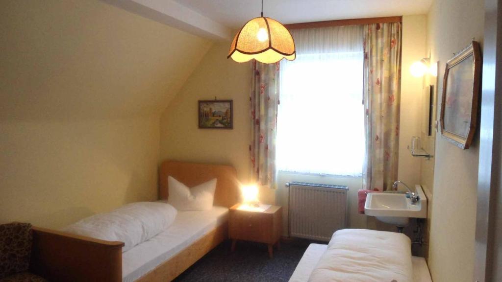 Hotel Krone Goessweinstein Room photo