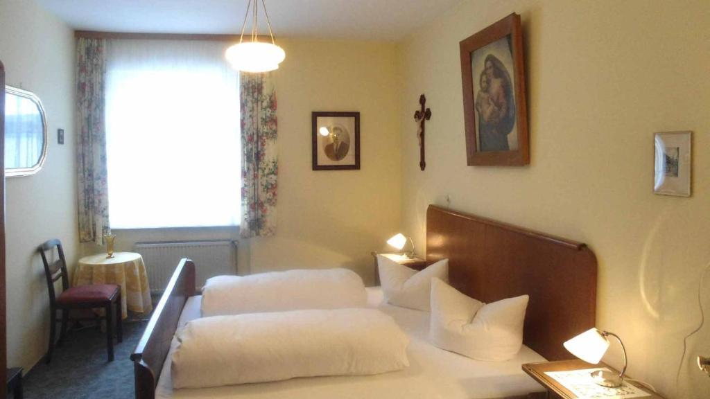 Hotel Krone Goessweinstein Room photo
