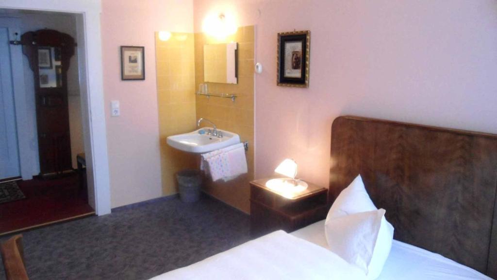 Hotel Krone Goessweinstein Room photo