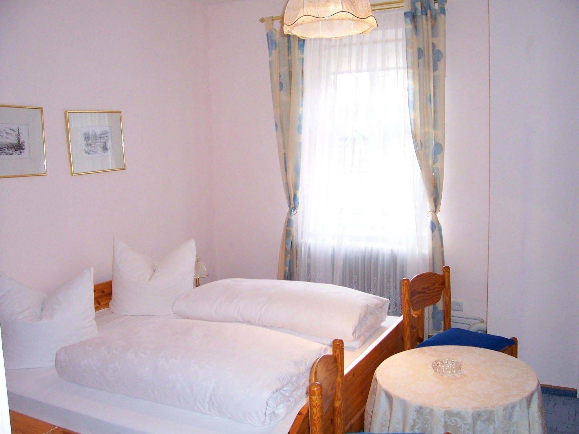 Hotel Krone Goessweinstein Exterior photo